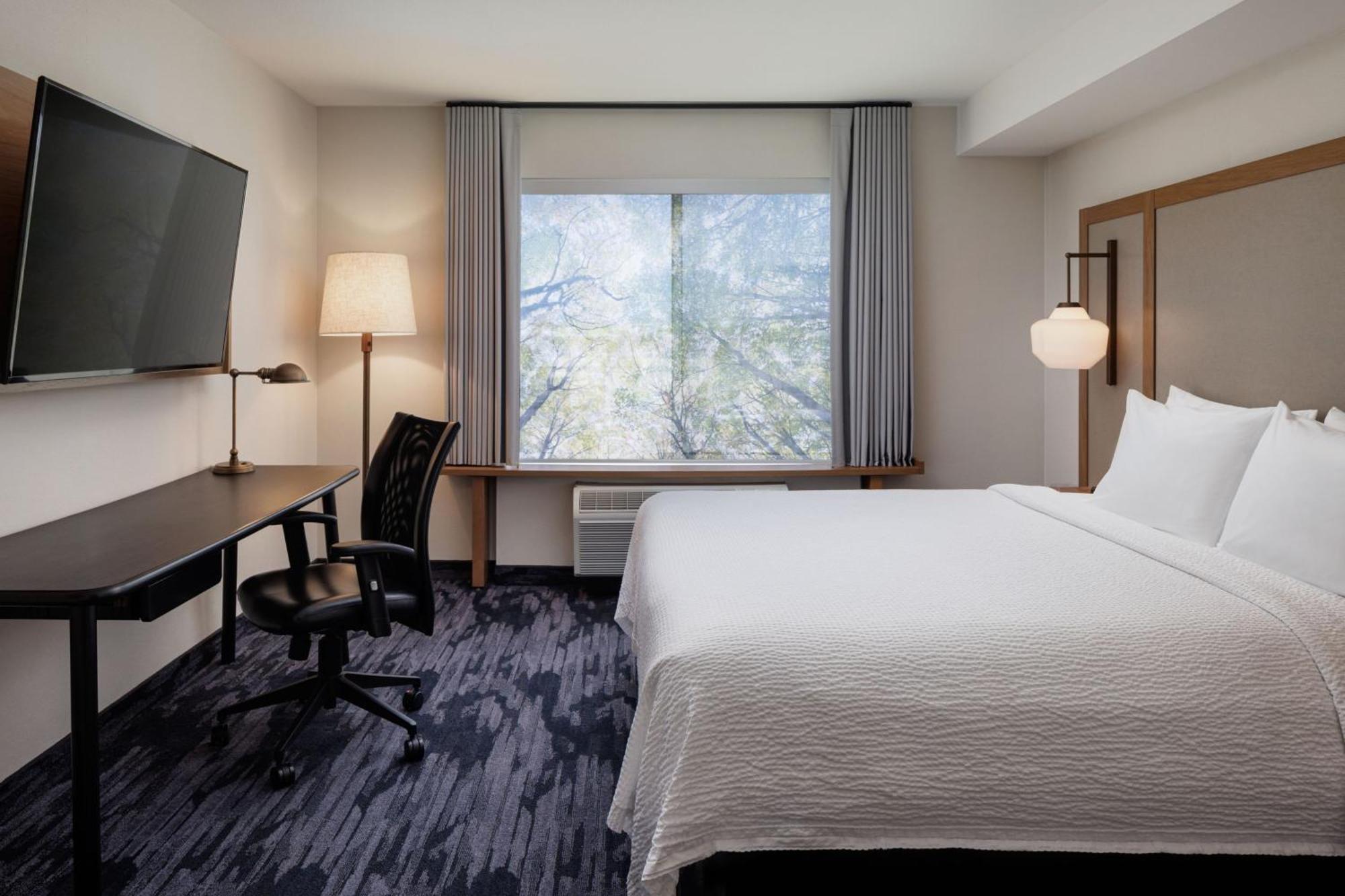 Fairfield Inn & Suites By Marriott Kelowna Exterior foto