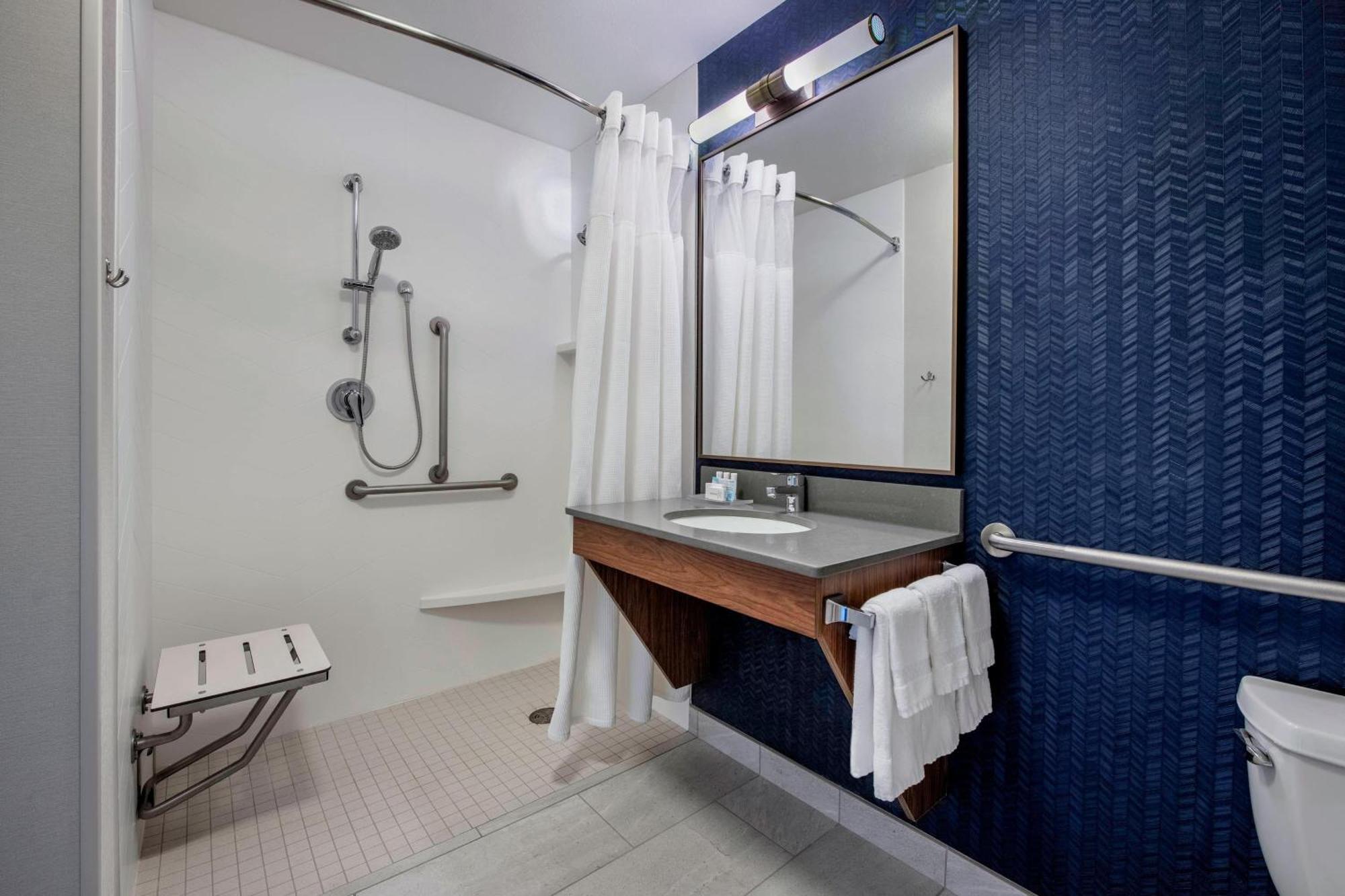 Fairfield Inn & Suites By Marriott Kelowna Exterior foto