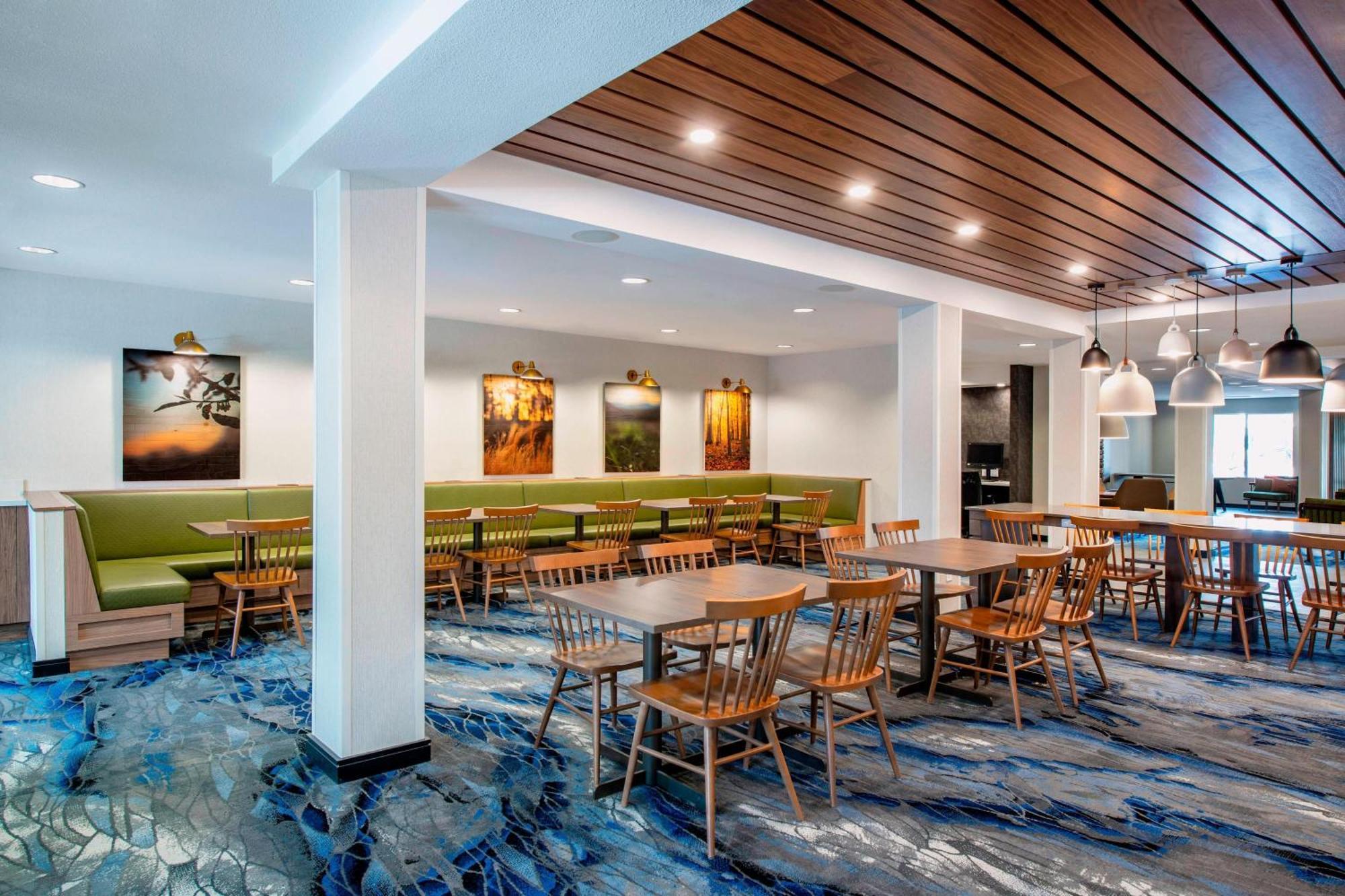 Fairfield Inn & Suites By Marriott Kelowna Exterior foto