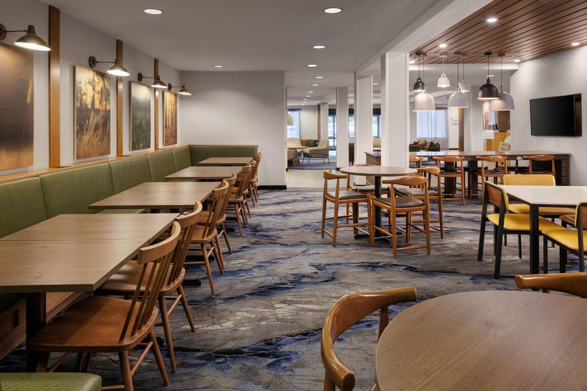 Fairfield Inn & Suites By Marriott Kelowna Exterior foto