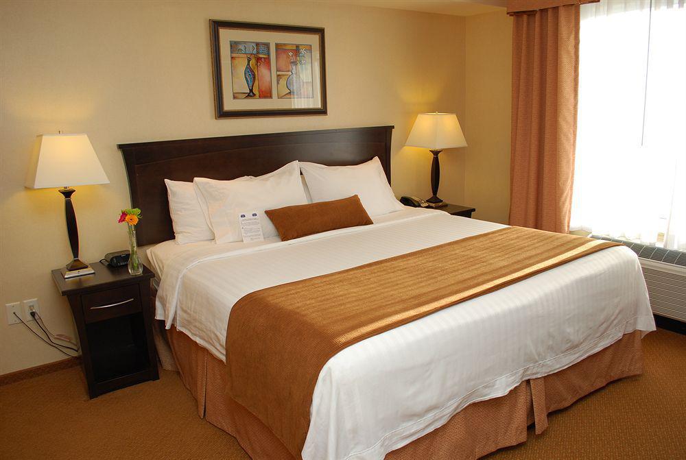 Fairfield Inn & Suites By Marriott Kelowna Exterior foto